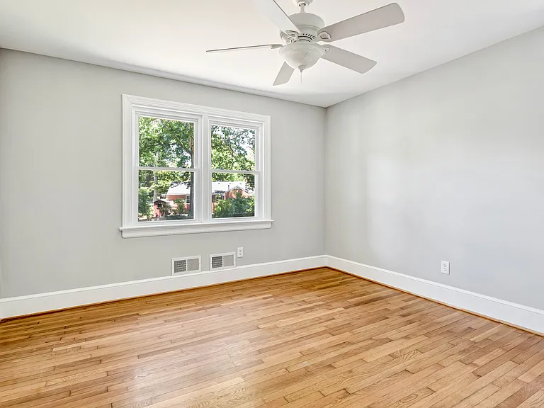 8807 Turnbull Ave — Photo 5