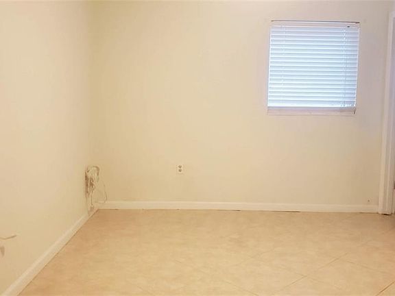 4th image of 2425 W Central Ave