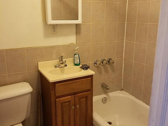 5th image of 101 Somers St APT 2