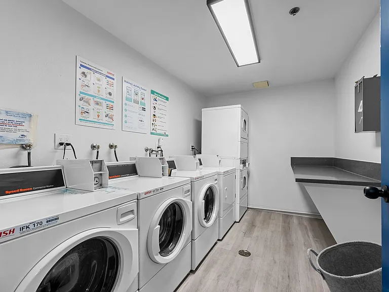 1400 Venice Blvd.- Modern Living in the Heart of Venice Renovated 2 Bedroom Units — Photo 19
