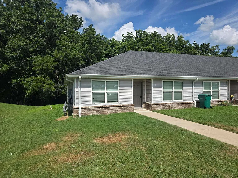 320 Westbrook Ct #1 — Photo 1