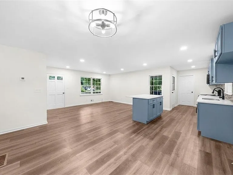 3022 Hillwood Dr — Photo 3