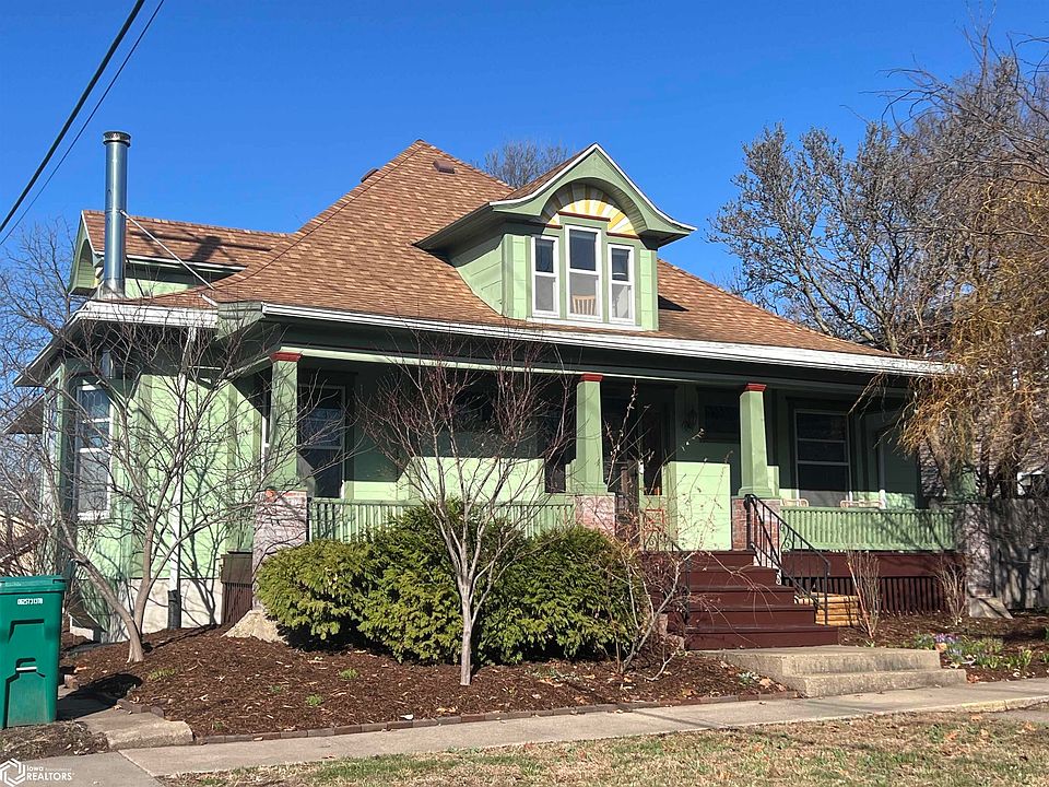 1st image of 204 N 3rd St