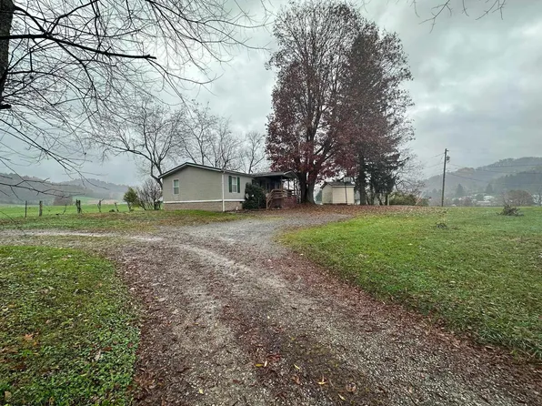 40 W Point Dr, Belington, WV 26250