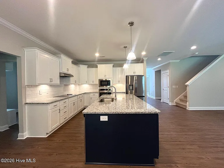 404 Endicott Ct — Photo 12