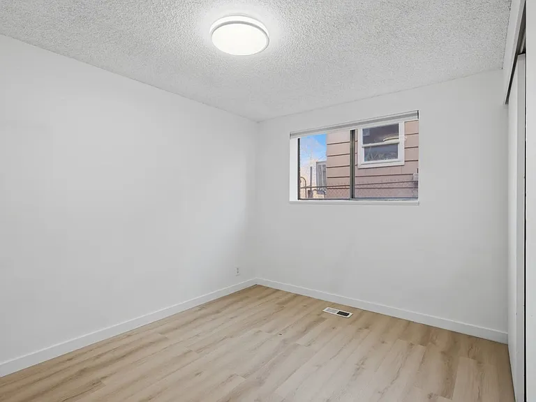 1010 S Windsor St — Photo 10