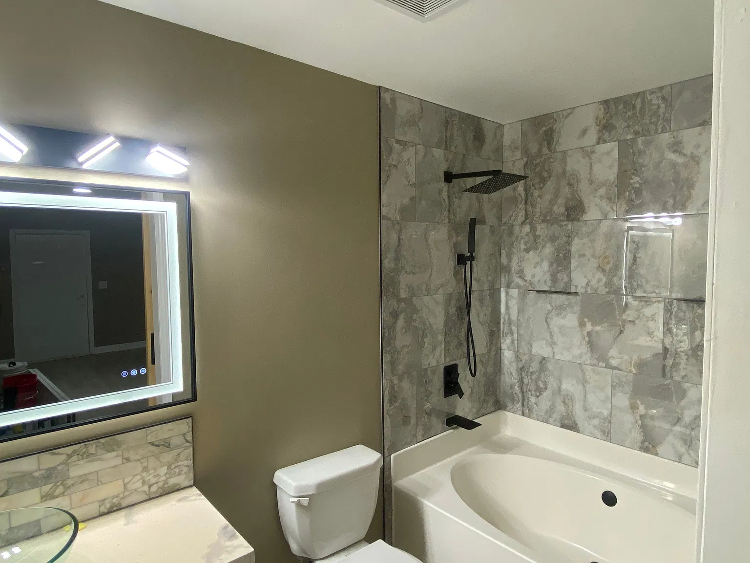 1 bed, 1.0 bath, 1020 sqft, $2,000 — Photo 3