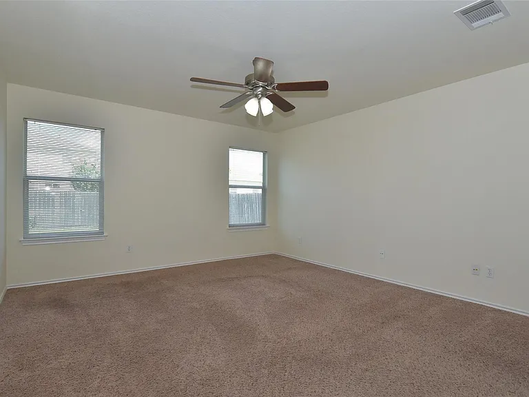 807 Estancia Way — Photo 8