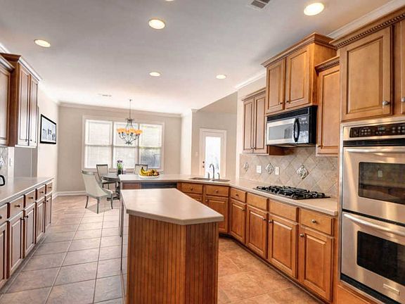 5th image of 8995 River Knoll Dr
