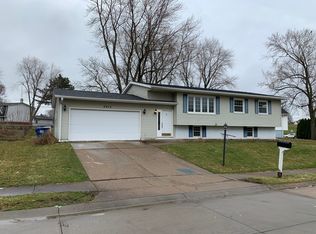 2615 Stafford Blvd, Bettendorf, IA 52722