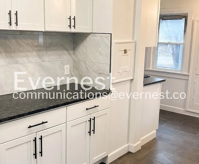 2730 Elliott Ave — Photo 3