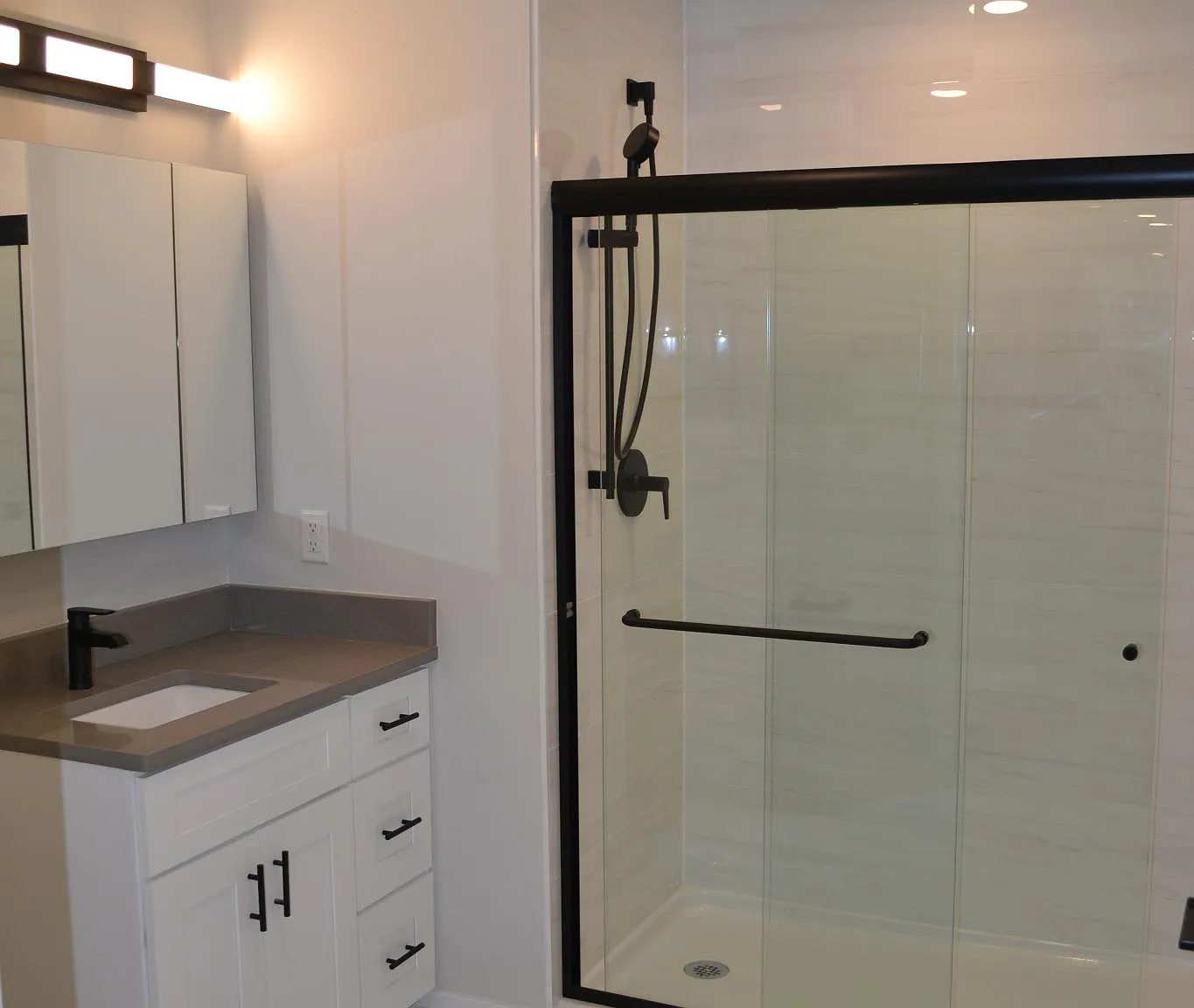 2 bed, 1062 sqft, $3,400 — Photo 4