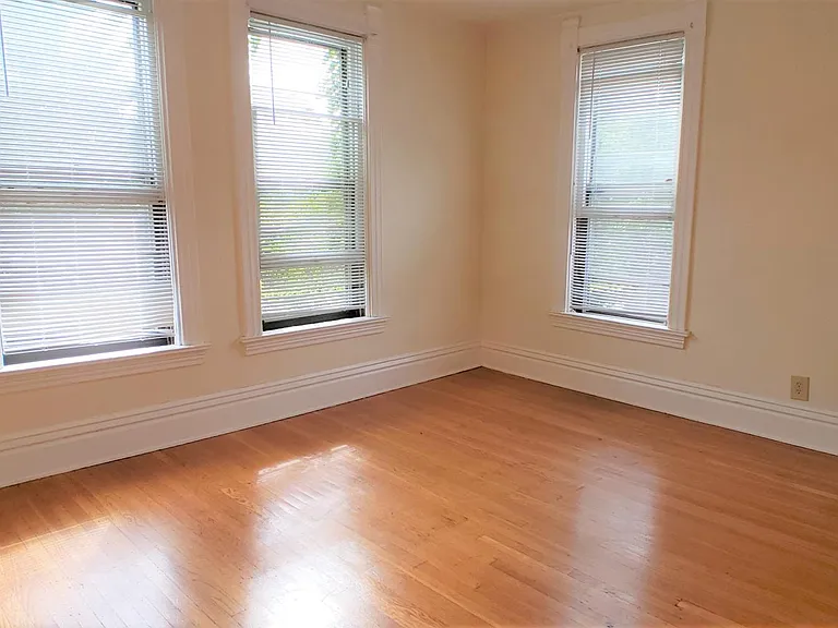 1027 18th Ave SE #2 — Photo 5