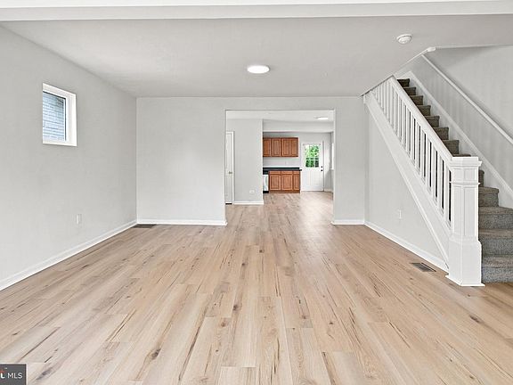 4th image of 6912 Brentwood Ave