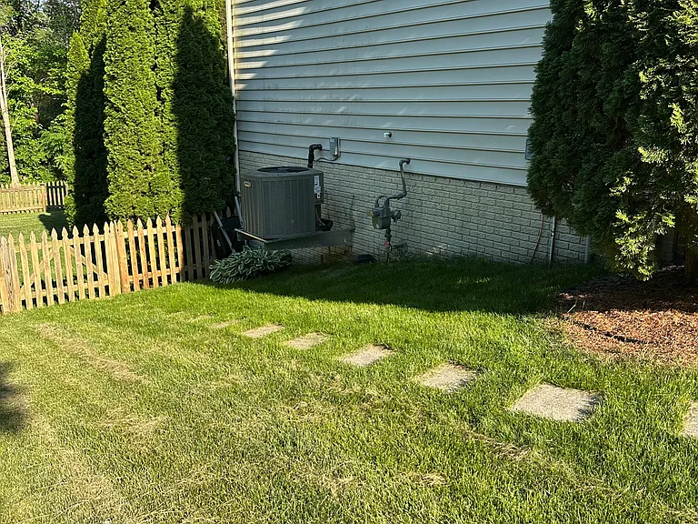 213 Stacey Ct — Photo 12