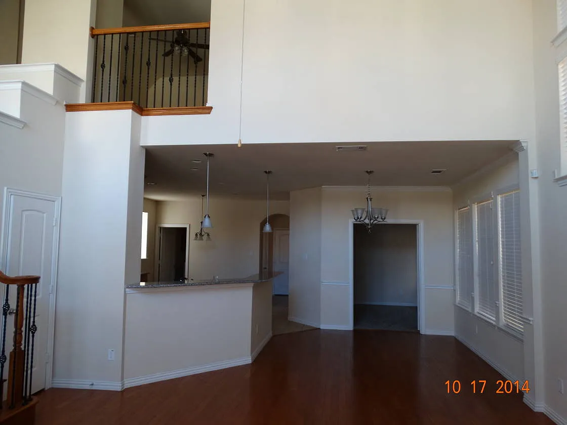 3 bed, $1,900 — Photo 3