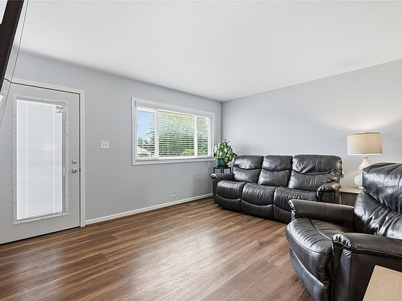 3rd image of 310 Peace Ave NW