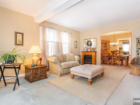 2nd image of 104 Stone St