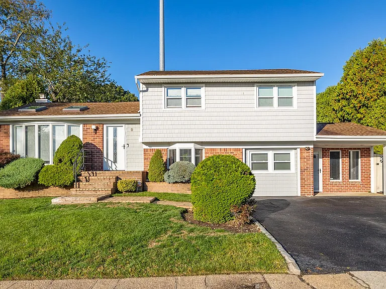 9 Lakeville Ln — Photo 2