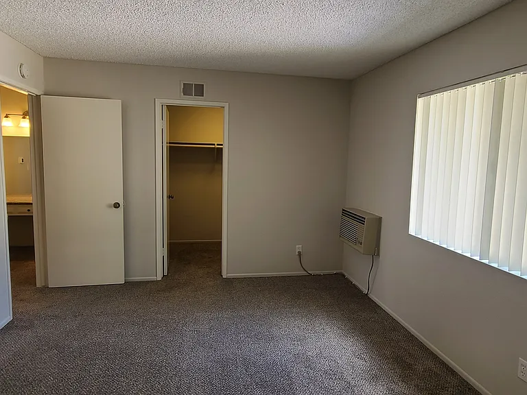 The Enrique Apartments — Photo 25