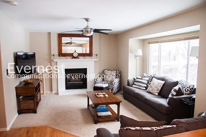 3 bed, 2.5 bath, 2128 sqft, $3,100 — Photo 2