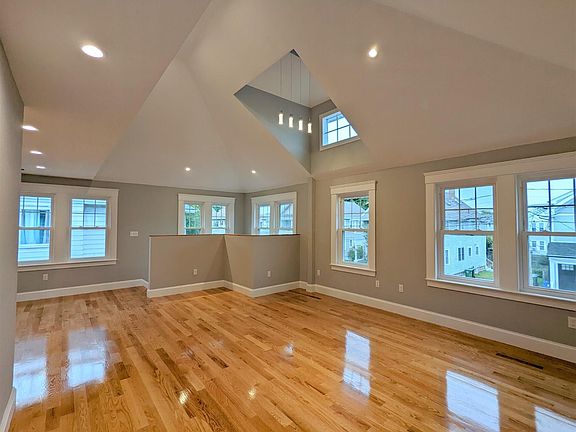 4th image of 34 Brimmer St