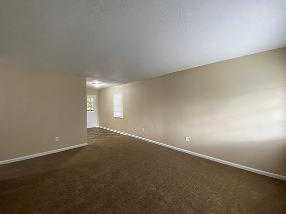3rd image of 4665 Royal Ridge Dr