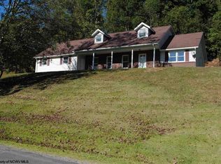 277 Hillcrest Dr, Philippi, WV 26416