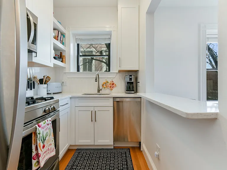 529 E Broadway #4 — Photo 7