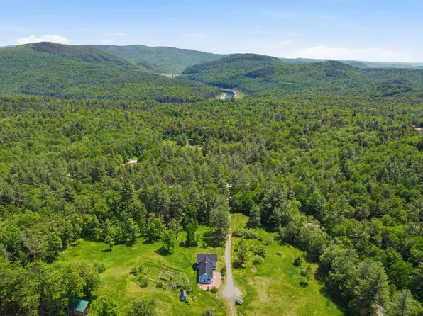 42 Blackberry Lane, Jamaica, VT 05343