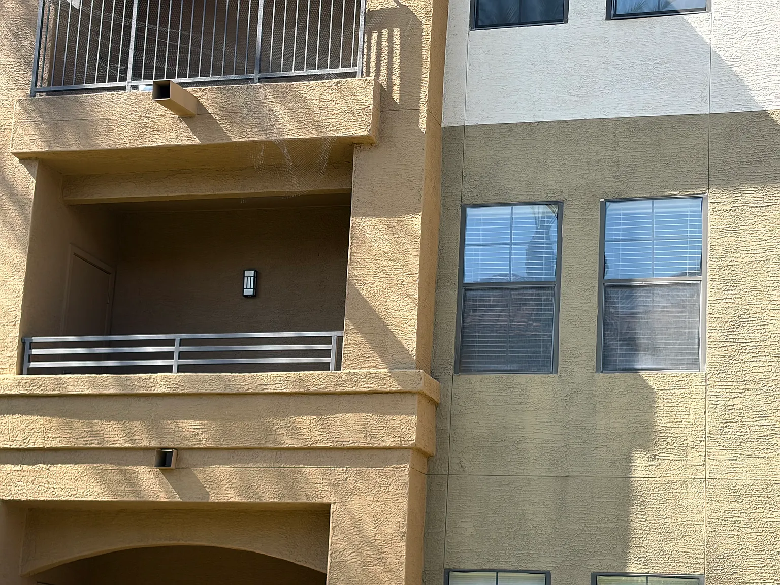 2 bed, 941 sqft, $1,595 — Photo 3