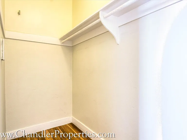 1870 Jefferson St — Photo 5