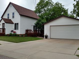 215 Elmberta St, Mauston, WI 53948