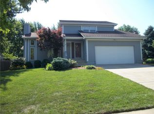 9307 Greenway Ln, Lenexa, KS 66215