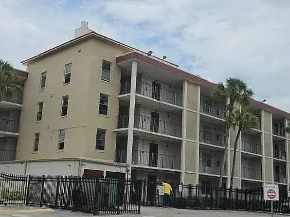 2900 NW 48th Ter APT 213, Lauderdale Lakes, FL 33313