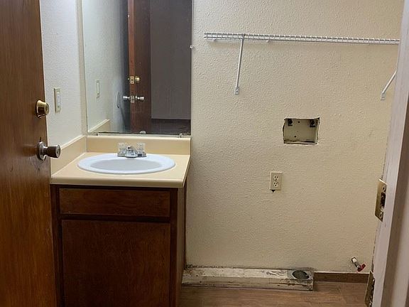 5th image of 172 N Shasta Ave APT 3