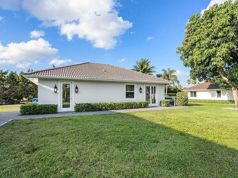 1382 Clydesdale Ave — Photo 18