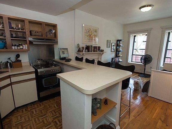 2nd image of 339 Jefferson Ave #3