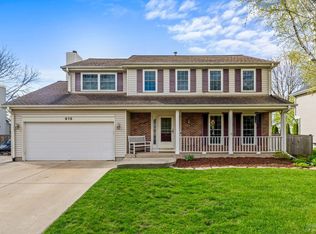 910 Sorrel Ct, Carol Stream, IL 60188