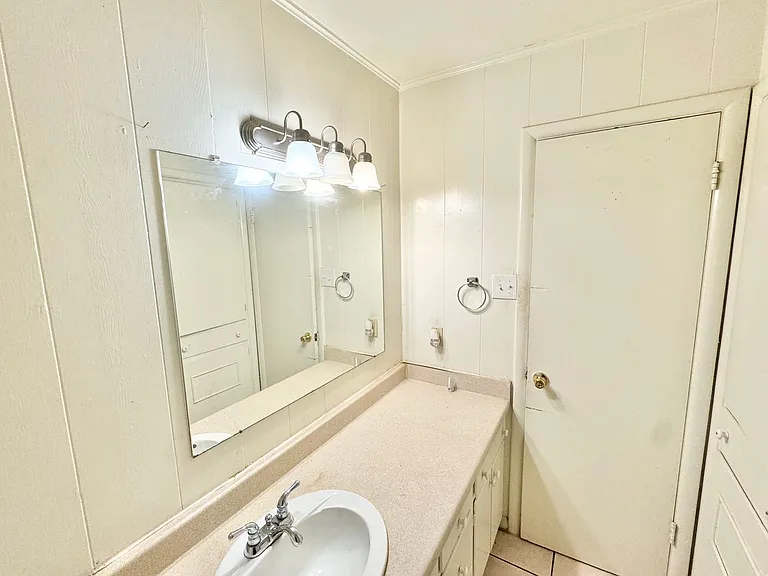 419 W Sycamore St — Photo 36