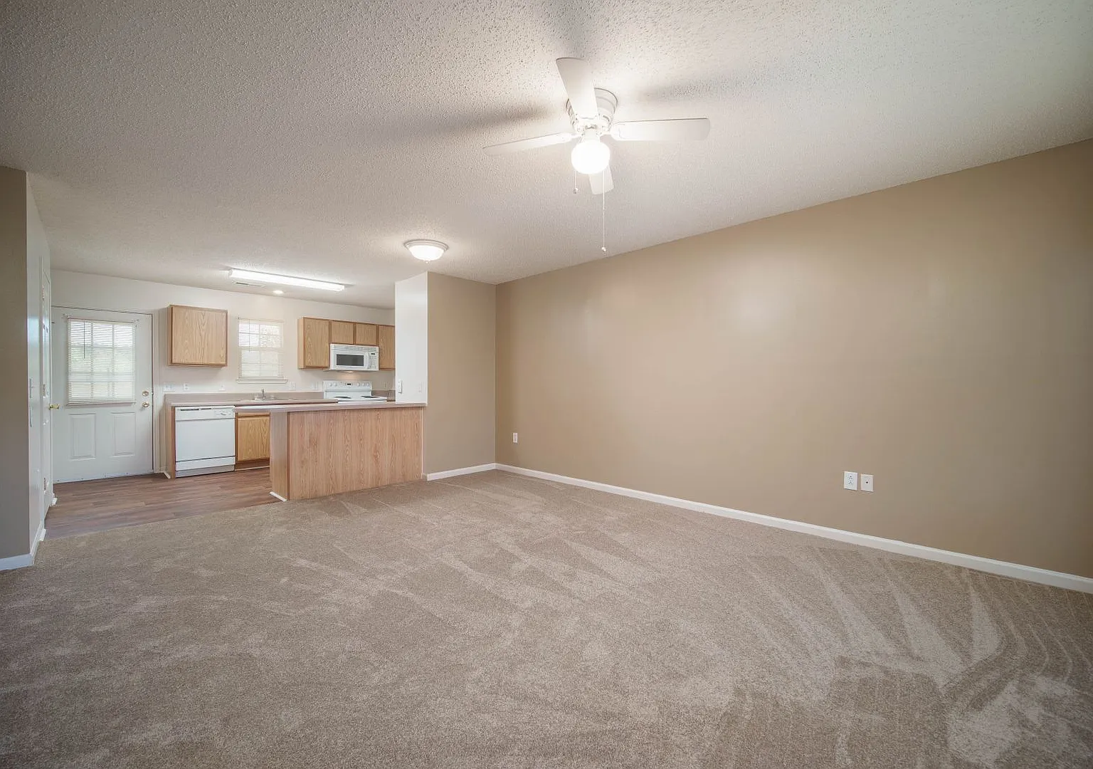 All Brick Building 55+Senior Community Rent $924/month — Photo 4