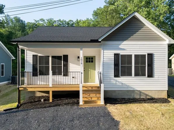 1019 Frye St, Waynesboro, VA 22980