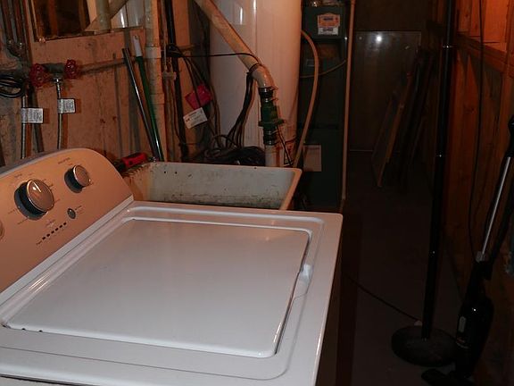 5th image of 2401 Brunswick Cir APT B