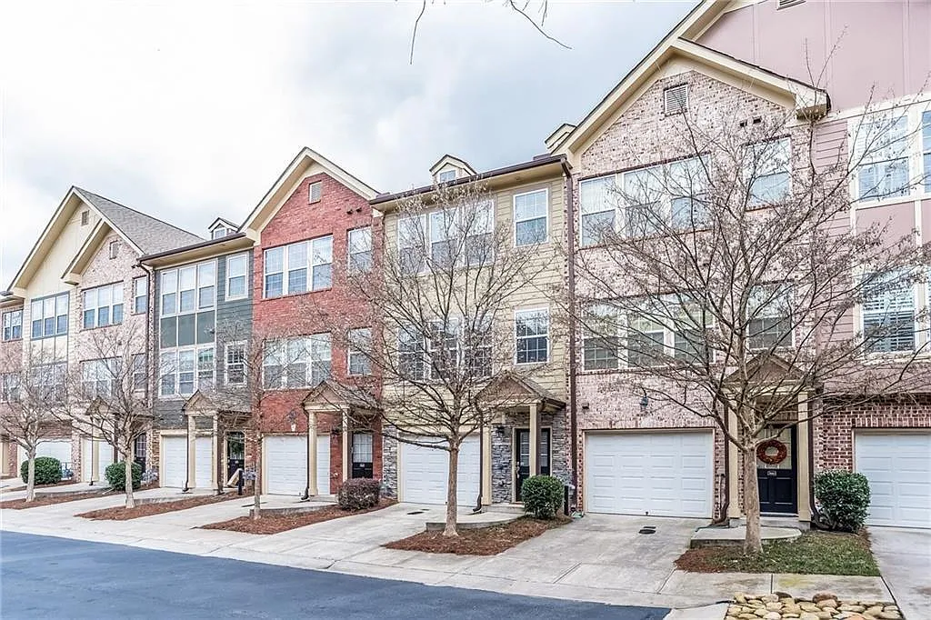 3663 Ashford Creek Vw NE — Photo 1