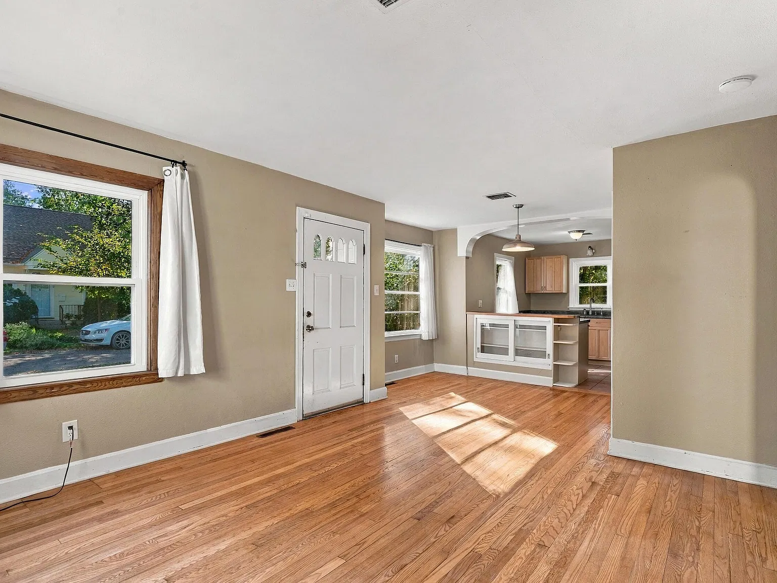2 bed, 1.0 bath, 883 sqft, $1,400 — Photo 2