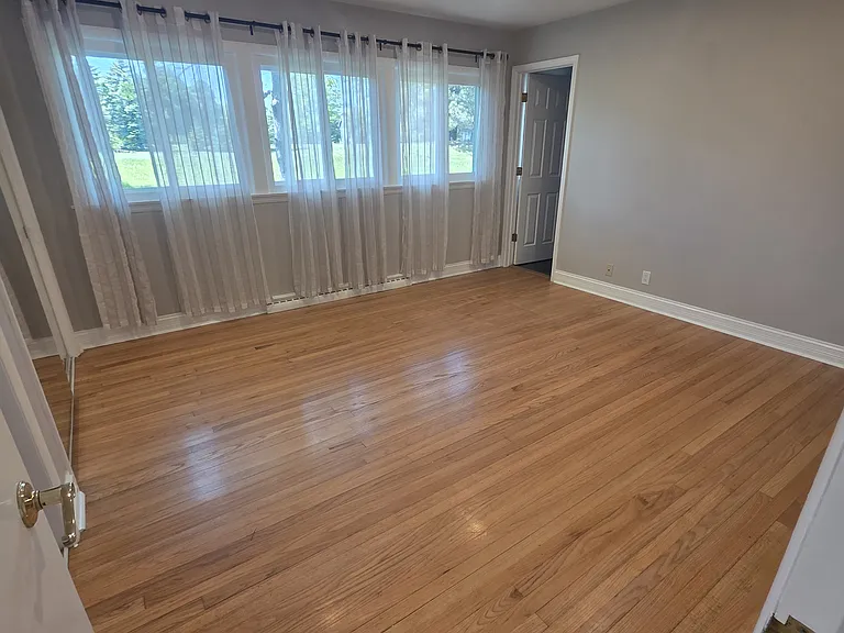 11505 N River Rd — Photo 8