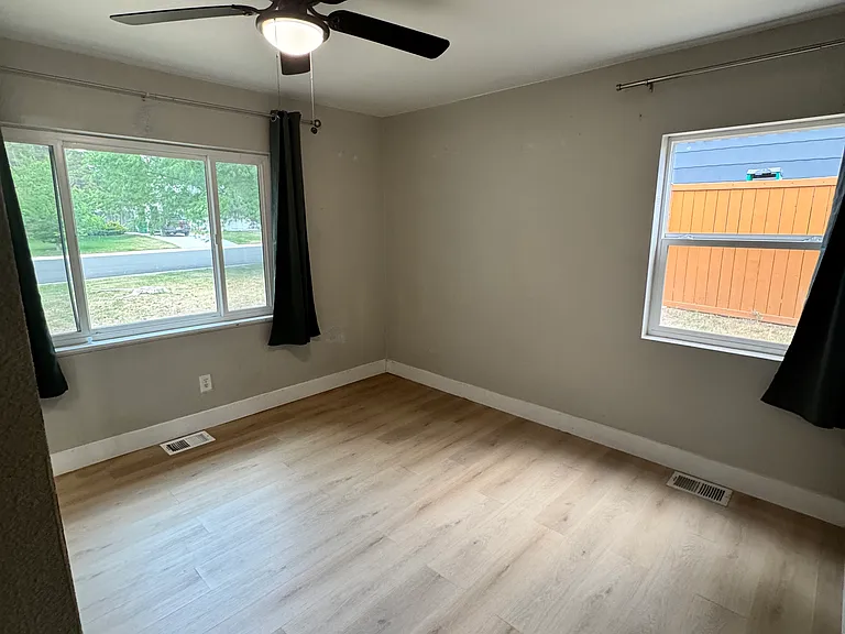 2959 S Elm St — Photo 18