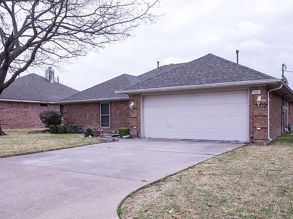 3rd image of 607 Azalea Dr