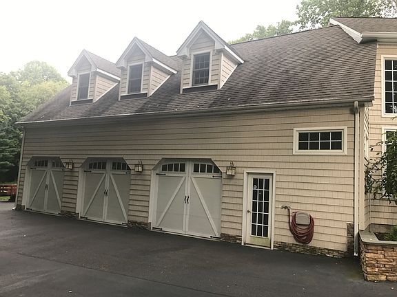 3 car ext. garage w/bonus r
