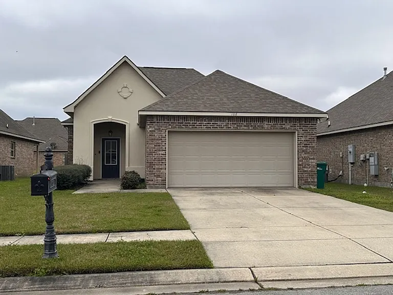 108 Valcour Pl — Photo 1